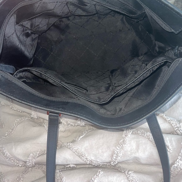 Jet Set Medium Saffiano Leather Top-Zip Tote Bag - Picture 4 of 14